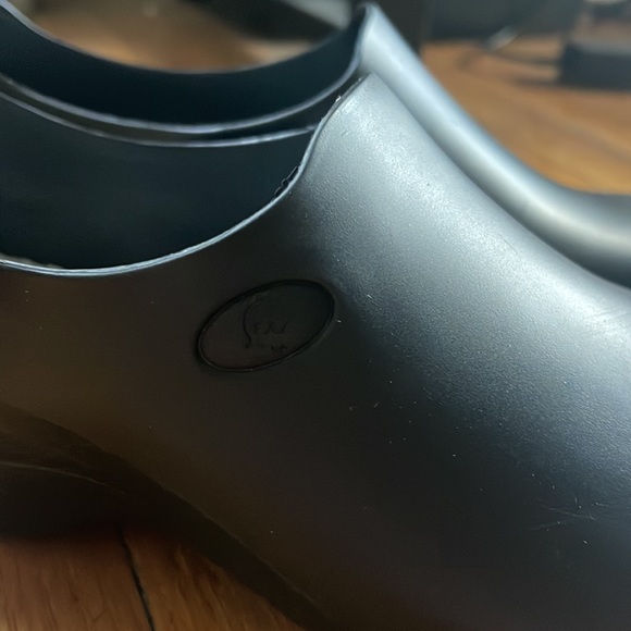 Sticky Shoes Black Clogs - Picture 3 of 5